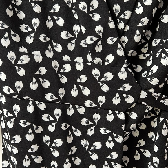 Ann Taylor Size 0 Wrap Dress 100% Poly - Picture 4 of 6